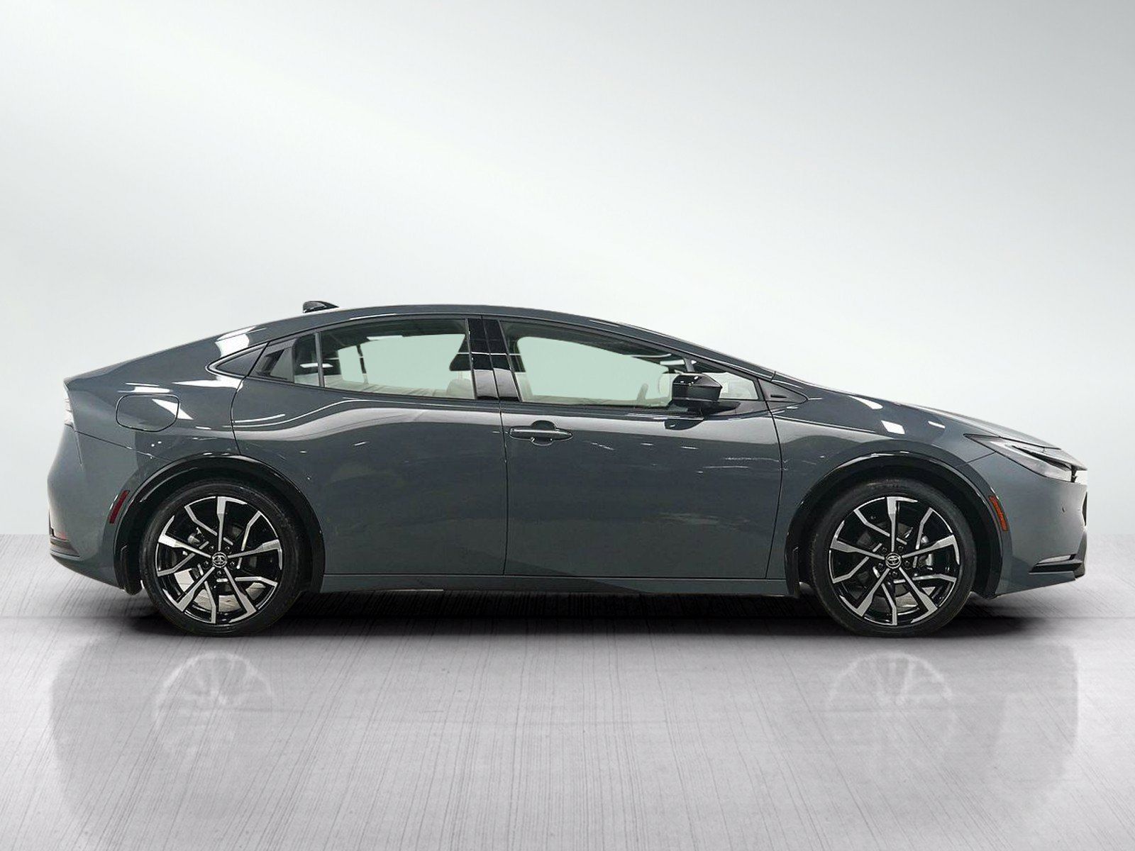 Used 2026 Toyota Prius Plug-In Hybrid FWD image 6