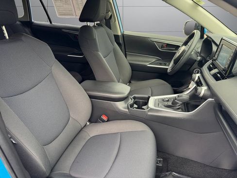 Used 2019 Toyota RAV4 LE AWD/4WD image 17
