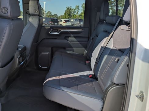 Used 2024 Chevrolet Silverado 2500 High Country w/ High Country Premium Package AWD/4WD image 15
