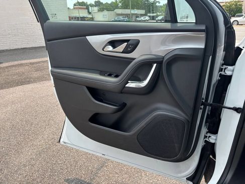 Used 2025 Chevrolet Blazer LT FWD image 18