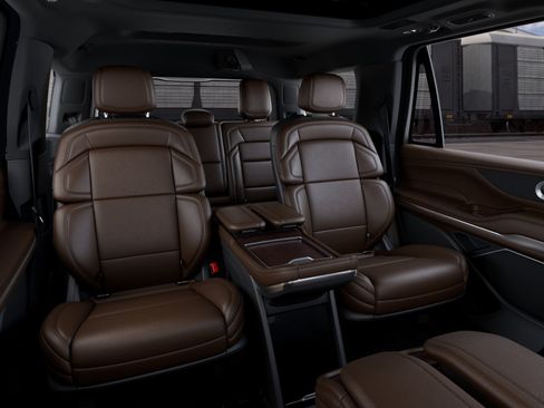 New 2027 Lincoln Navigator Reserve AWD/4WD image 11