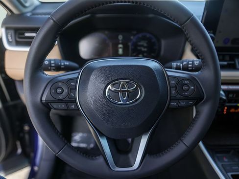 Used 2025 Toyota RAV4 Limited image 15