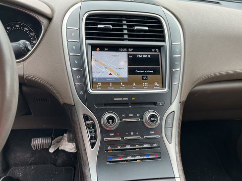 Used 2016 Lincoln MKX Reserve w/ Technology Package FWD image 6