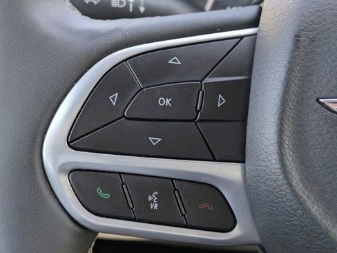 Used 2024 Chrysler Pacifica Touring-L image 20