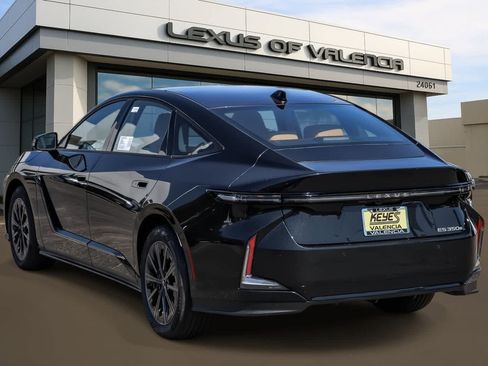 New 2026 Lexus ES 350e FWD image 2