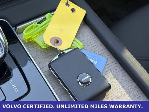 Certified 2025 Volvo XC90 B6 Plus image 39