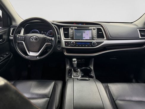 Used 2019 Toyota Highlander XLE AWD/4WD image 15