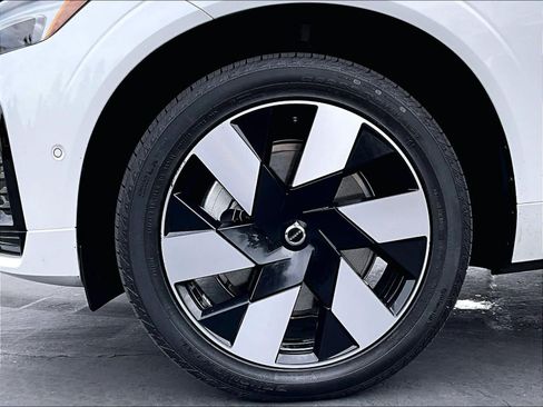 Used 2024 Volvo XC60 T8 Plus w/ Protection Package Premier AWD/4WD image 12