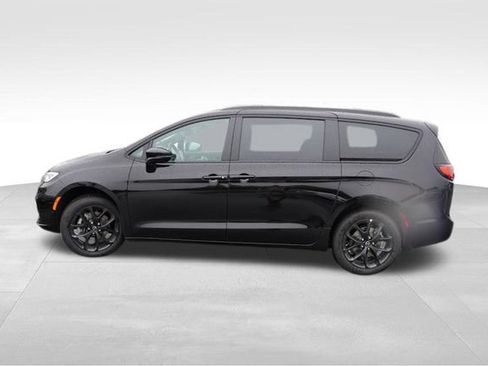 New 2026 Chrysler Pacifica Limited w/ S Appearance Package AWD/4WD image 6