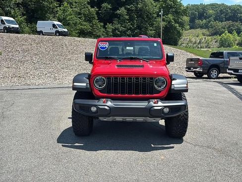 Used 2024 Jeep Gladiator Mojave AWD/4WD image 2