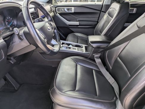 Used 2022 Ford Explorer XLT w/ Equipment Group 202A image 26