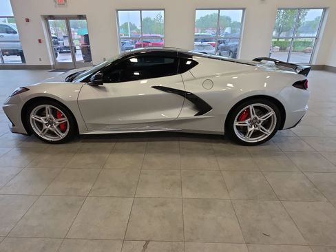 Used 2020 Chevrolet Corvette Stingray Preferred Cpe w/ 2LT Preferred Equipment Group RWD image 12