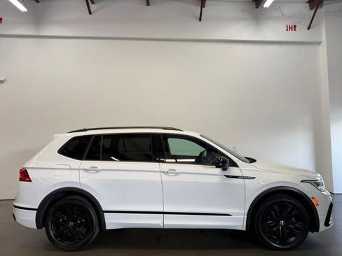 Used 2022 Volkswagen Tiguan SE R-Line FWD image 2