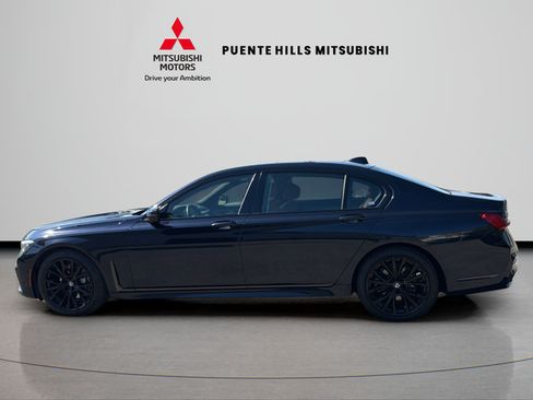 Used 2022 BMW 740i w/ M Sport Package RWD image 8