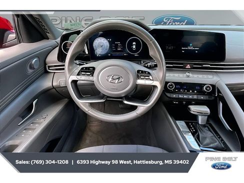 Used 2023 Hyundai Elantra SEL w/ Convenience Package FWD image 5
