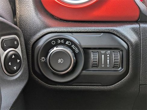 Used 2018 Jeep Wrangler Unlimited Rubicon image 25