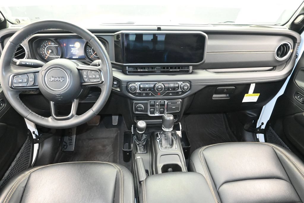Used 2025 Jeep Gladiator Sport AWD/4WD image 14