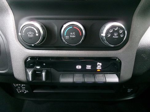 Used 2024 RAM 2500 Tradesman w/ Chrome Appearance Group AWD/4WD image 17
