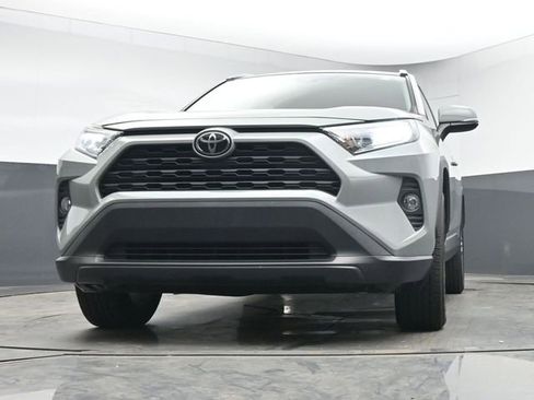 Used 2021 Toyota RAV4 XLE Premium image 11