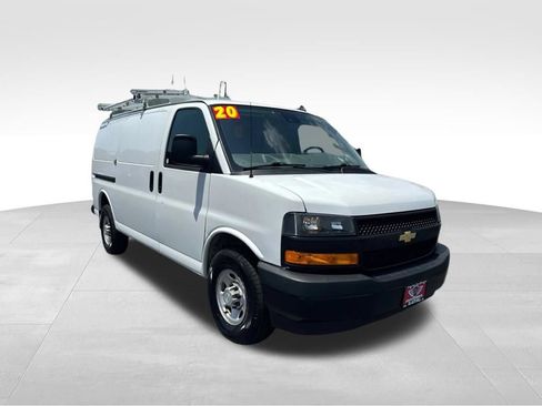 Used 2020 Chevrolet Express 3500 w/ Driver Convenience Package RWD image 3