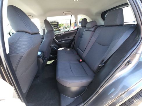 Used 2021 Toyota RAV4 LE AWD/4WD image 23