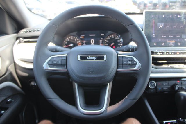 Used 2024 Jeep Compass Latitude AWD/4WD image 12