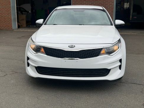 Used 2016 Kia Optima LX FWD image 2