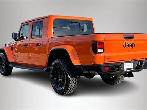 Used 2025 Jeep Gladiator Sport image 4