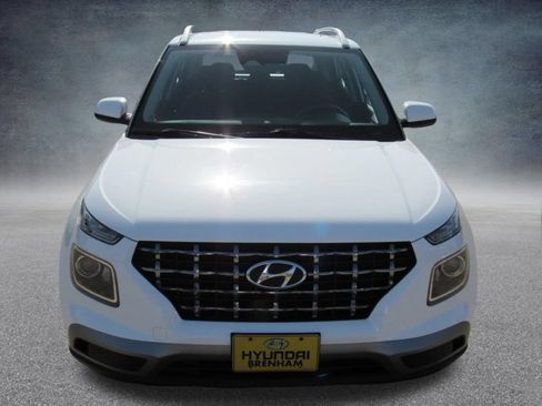 Certified 2025 Hyundai Venue SEL FWD image 8