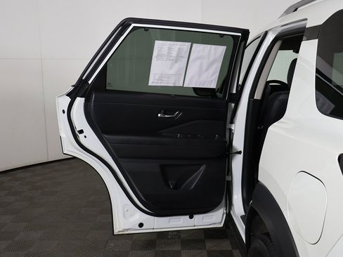 Used 2023 Nissan Pathfinder SL w/ Cargo Package image 22