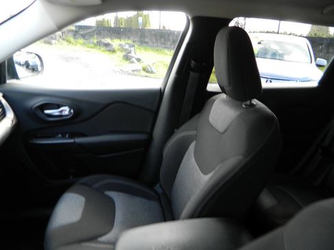 Used 2014 Jeep Cherokee Latitude w/ Cold Weather Group image 13