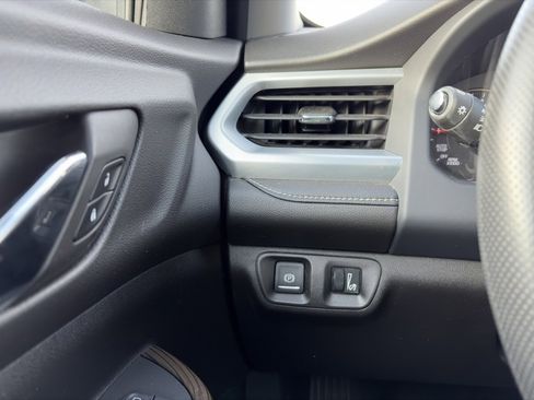 Used 2023 GMC Acadia SLE w/ Driver Convenience Package image 18