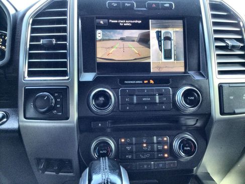 Used 2015 Ford F150 Platinum w/ Equipment Group 701A Luxury image 15