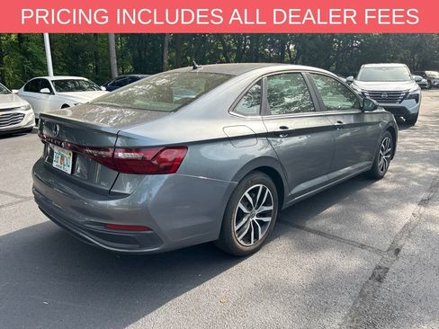 Used 2025 Volkswagen Jetta SE FWD image 7