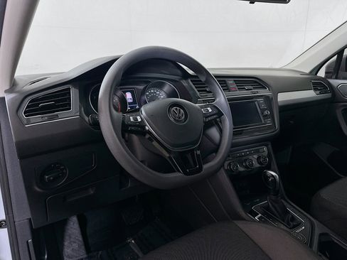 Used 2018 Volkswagen Tiguan S image 9