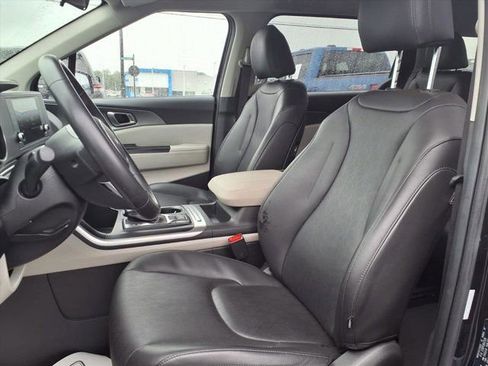 Certified 2024 Kia Carnival LX image 11