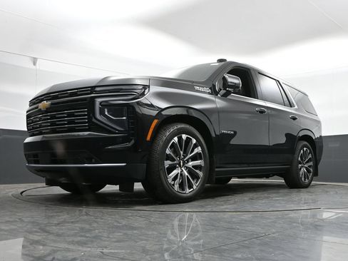Used 2025 Chevrolet Tahoe High Country AWD/4WD image 45