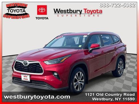 Used 2023 Toyota Highlander XLE AWD/4WD image 5