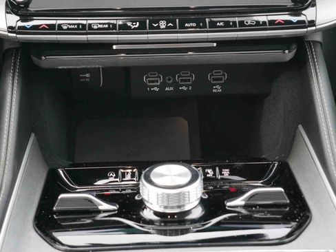New 2025 Jeep Wagoneer L Series II w/ Convenience Group I AWD/4WD image 7