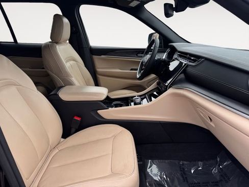 Used 2023 Jeep Grand Cherokee Limited image 14