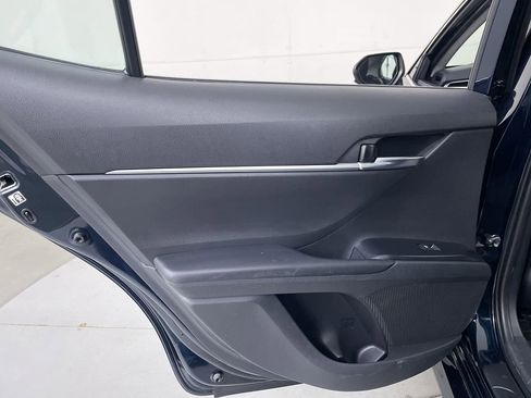 Used 2018 Toyota Camry LE image 19