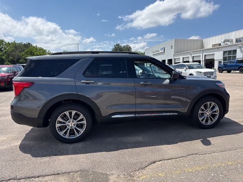 Certified 2023 Ford Explorer XLT w/ Equipment Group 202A AWD/4WD image 11