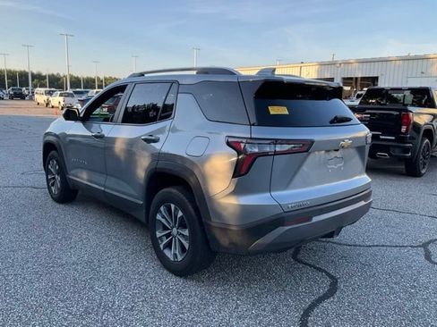 Used 2025 Chevrolet Equinox LT w/ Convenience Package II FWD image 5