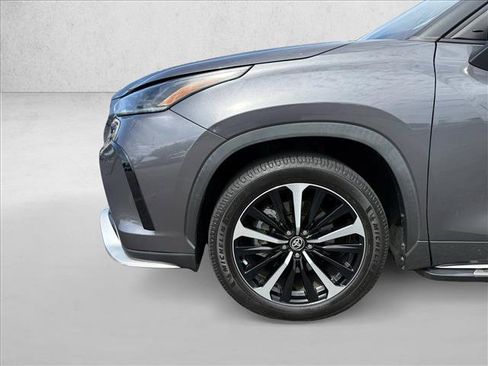 Used 2021 Toyota Highlander XSE FWD image 25