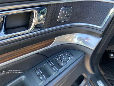 Used 2018 Ford Explorer Limited image 18