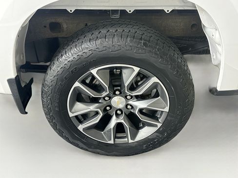 Used 2023 Chevrolet Silverado 1500 LT AWD/4WD image 11