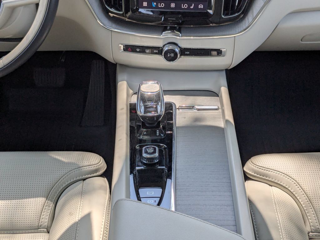 Certified 2024 Volvo XC60 B5 Ultimate w/ Protection Package Premier AWD/4WD image 24