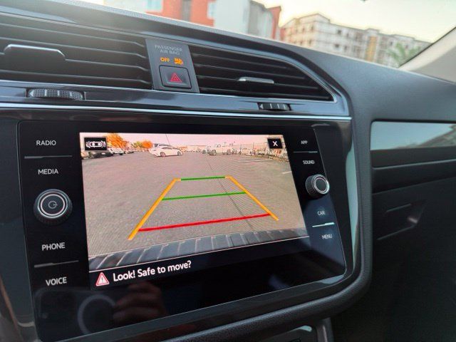 Used 2022 Volkswagen Tiguan SE AWD/4WD image 31