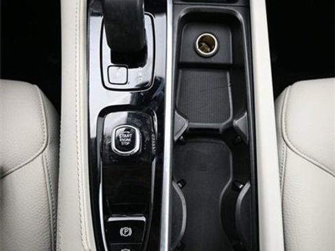 Used 2024 Volvo XC90 T8 Plus w/ Protection Package Premier image 11