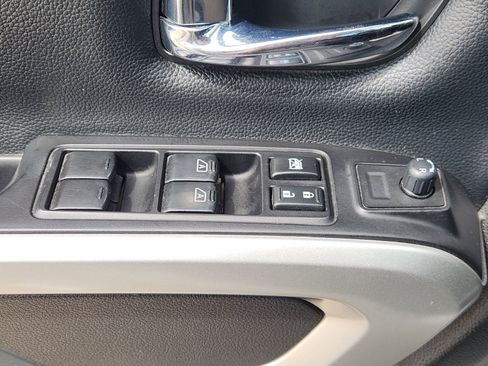 Used 2017 Nissan Titan SV AWD/4WD image 29